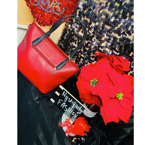 Women’s Shoulder Bag - Picture 2 of 3